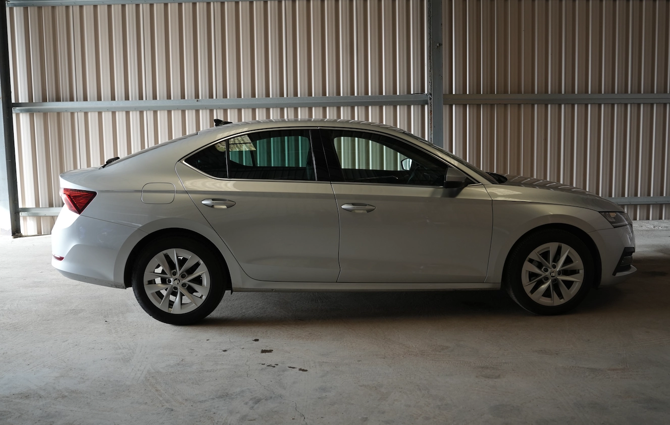 Skoda Octavia side