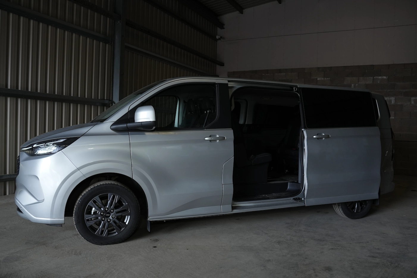 Ford Tourneo Custom side
